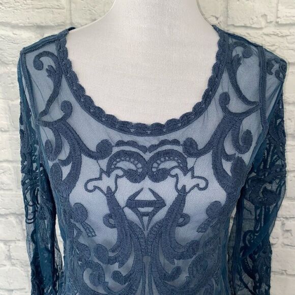 Express women S sheer lace scoopneck Longsleeve blouse w/scalloped edging blue - Picture 3 of 9